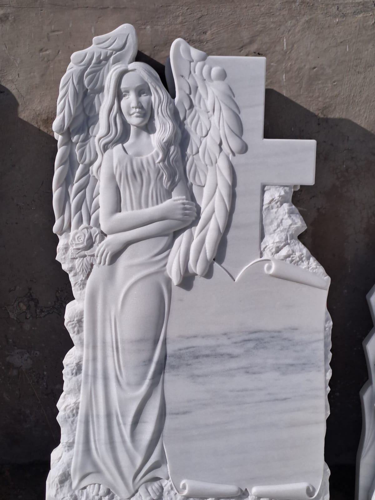 Cruce cu înger — detaliu finisaj